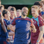 بعد-ساعات-من-توقيع-العقود-محمد-صلاح-يخوض-أول-مران.png